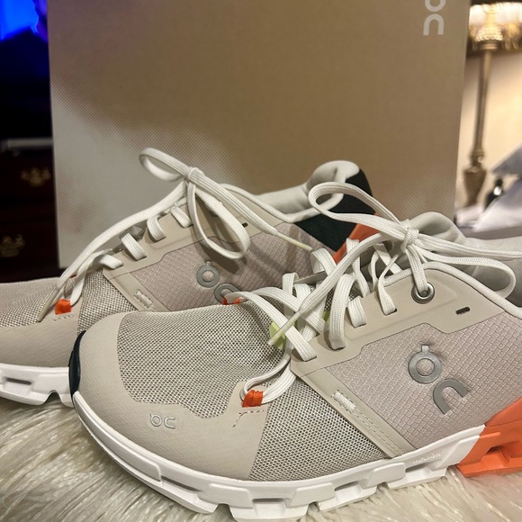 ❤️❤️❤️ON Running Sand Flame Cloud Flyer 4 - Picture 2 of 8